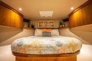 2015 Viking 66 Convertible thumbnail 7