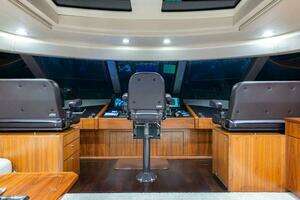 2018 Viking Enclosed Flybridge thumbnail 50