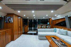 2018 Viking Enclosed Flybridge thumbnail 47