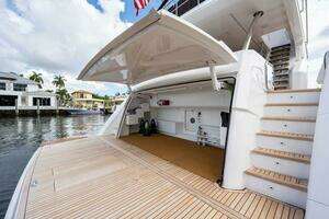 2018 Viking Enclosed Flybridge thumbnail 73