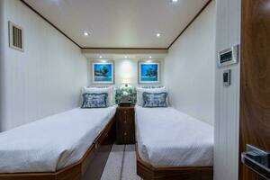2018 Viking Enclosed Flybridge thumbnail 36