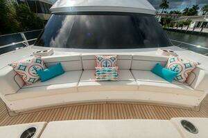 2018 Viking Enclosed Flybridge thumbnail 58