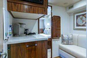 2018 Viking Enclosed Flybridge thumbnail 76