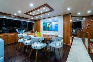 2018 Viking Enclosed Flybridge thumbnail 9