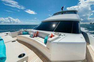 2018 Viking Enclosed Flybridge thumbnail 59