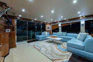 2018 Viking Enclosed Flybridge thumbnail 6