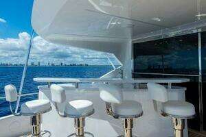 2018 Viking Enclosed Flybridge thumbnail 53