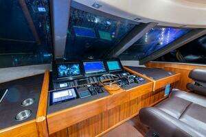 2018 Viking Enclosed Flybridge thumbnail 51