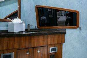 2018 Viking Enclosed Flybridge thumbnail 49