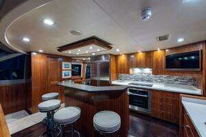 2018 Viking Enclosed Flybridge thumbnail 13