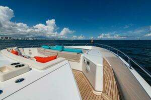2018 Viking Enclosed Flybridge thumbnail 60