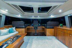 2018 Viking Enclosed Flybridge thumbnail 45