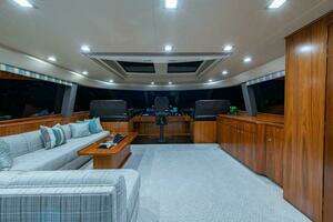 2018 Viking Enclosed Flybridge thumbnail 41
