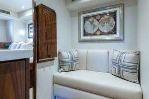 2018 Viking Enclosed Flybridge thumbnail 75