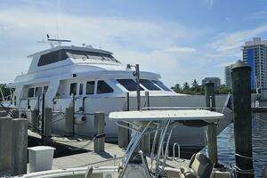 Boxes II 2000 Hargrave SL Yacht For Sale in fort lauderdale FL