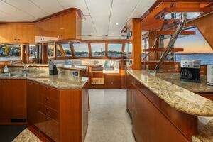 2014 Hampton 720 Skylounge LRC thumbnail 12