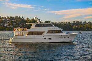 2014 Hampton 720 Skylounge LRC thumbnail 1