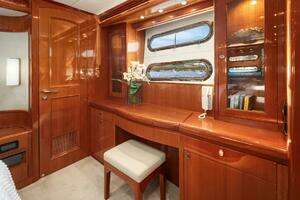 2014 Hampton 720 Skylounge LRC thumbnail 48
