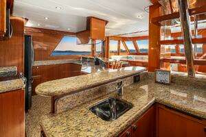 2014 Hampton 720 Skylounge LRC thumbnail 16