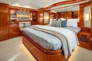 2014 Hampton 720 Skylounge LRC thumbnail 45