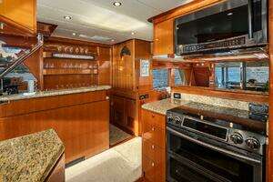 2014 Hampton 720 Skylounge LRC thumbnail 20