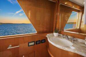 2014 Hampton 720 Skylounge LRC thumbnail 42