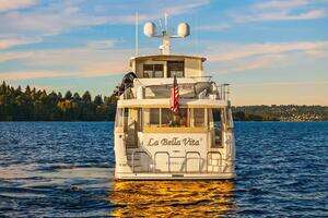 2014 Hampton 720 Skylounge LRC thumbnail 110