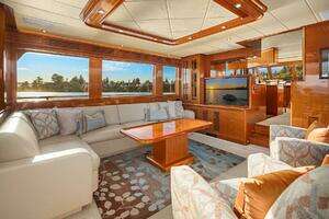 2014 Hampton 720 Skylounge LRC thumbnail 3