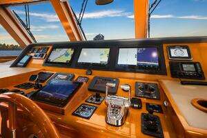 2014 Hampton 720 Skylounge LRC thumbnail 33