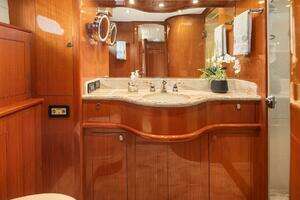 2014 Hampton 720 Skylounge LRC thumbnail 51