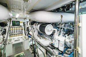1995 Hatteras Flybridge Motor Yacht thumbnail 97