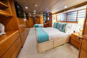 1995 Hatteras Flybridge Motor Yacht thumbnail 25