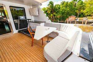 1995 Hatteras Flybridge Motor Yacht thumbnail 77
