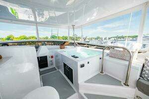 1995 Hatteras Flybridge Motor Yacht thumbnail 86