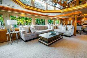 1995 Hatteras Flybridge Motor Yacht thumbnail 3