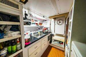 1995 Hatteras Flybridge Motor Yacht thumbnail 104