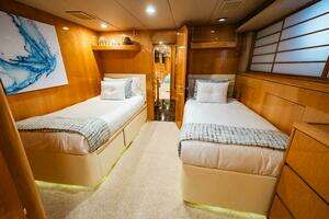 1995 Hatteras Flybridge Motor Yacht thumbnail 39