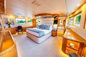 1995 Hatteras Flybridge Motor Yacht thumbnail 14