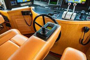 1995 Hatteras Flybridge Motor Yacht thumbnail 54