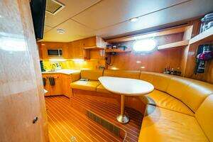 1995 Hatteras Flybridge Motor Yacht thumbnail 63