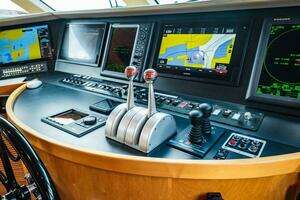 1995 Hatteras Flybridge Motor Yacht thumbnail 50
