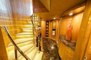 1995 Hatteras Flybridge Motor Yacht thumbnail 23