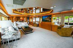 1995 Hatteras Flybridge Motor Yacht thumbnail 4
