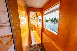 1995 Hatteras Flybridge Motor Yacht thumbnail 12
