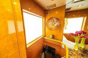 1995 Hatteras Flybridge Motor Yacht thumbnail 11