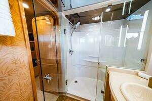 1995 Hatteras Flybridge Motor Yacht thumbnail 37