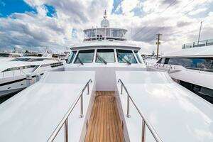 1995 Hatteras Flybridge Motor Yacht thumbnail 75