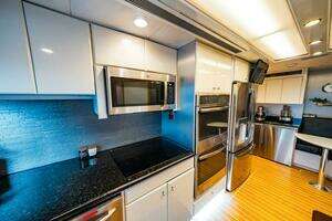 1995 Hatteras Flybridge Motor Yacht thumbnail 59