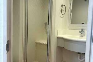 Crew Head And Shower