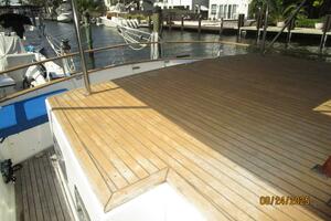 48' DeFever trunk cabin1